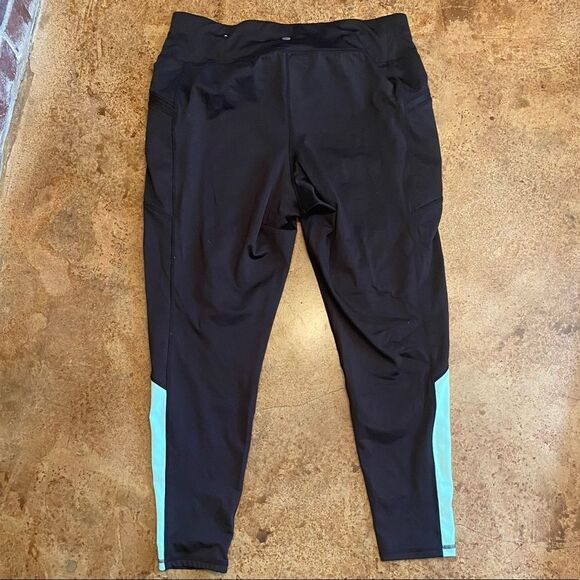 Livi Active by Lane‎ Bryant high waist black and turquoise 7/8 leggings - Picture 5 of 6